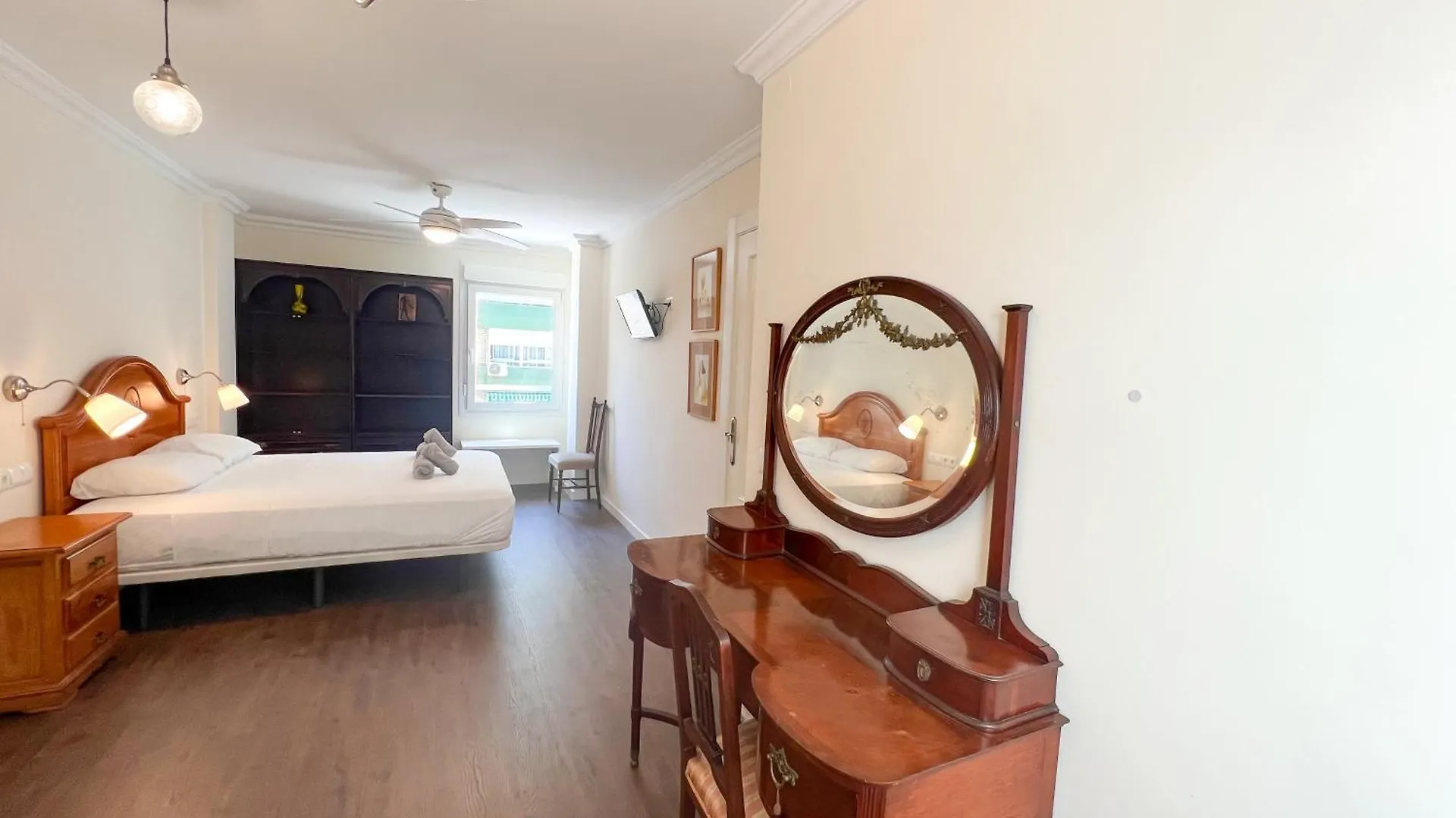 Apartment 150 M From El Palo Beach, مالقة