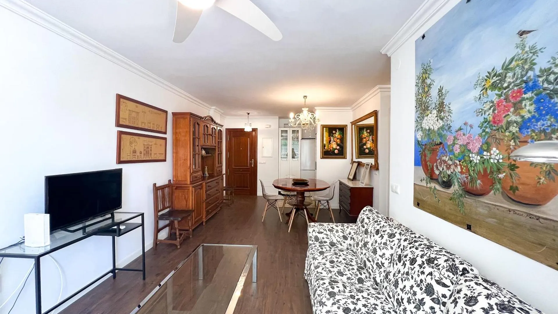 Apartment 150 M From El Palo Beach, مالقة 0*,  إسبانيا