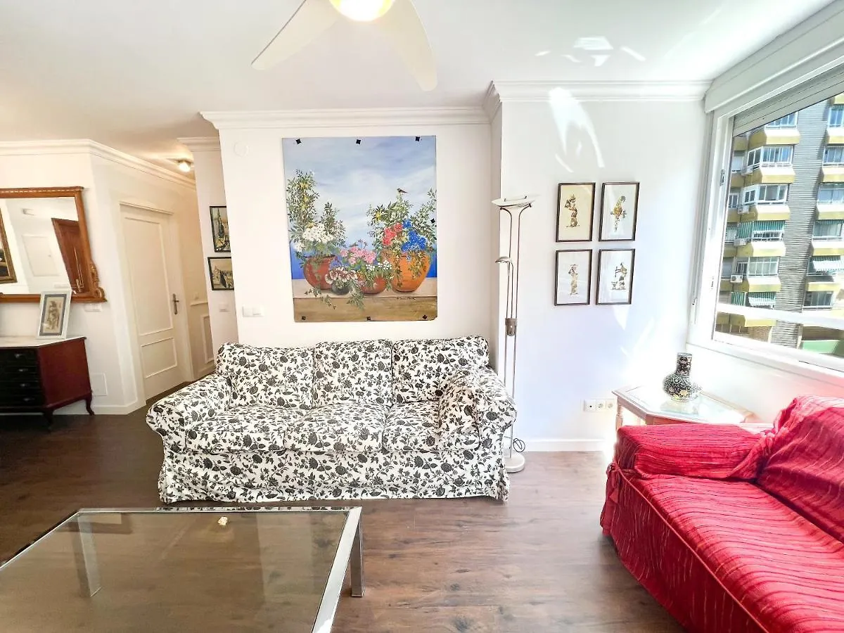 Apartment 150 M From El Palo Beach, マラガ