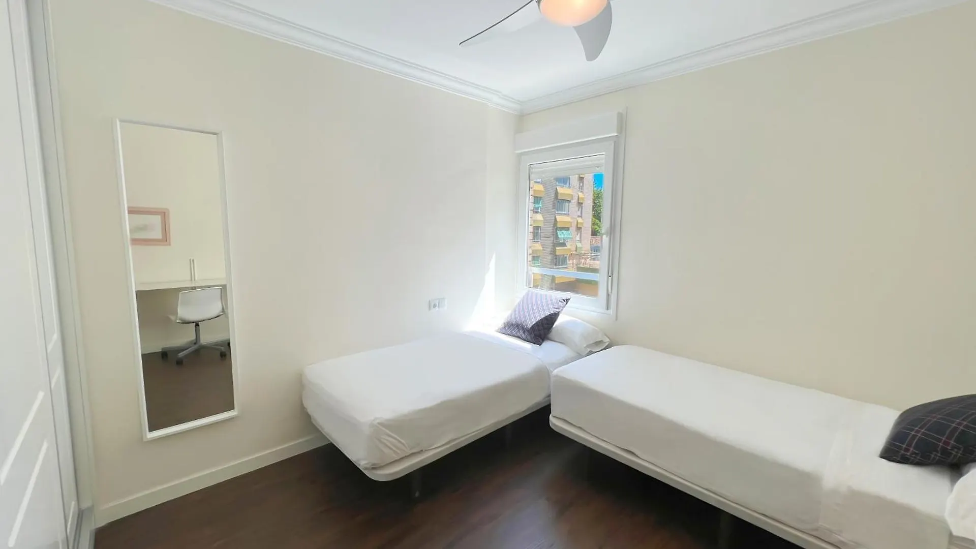 Apartment 150 M From El Palo Beach, マラガ
