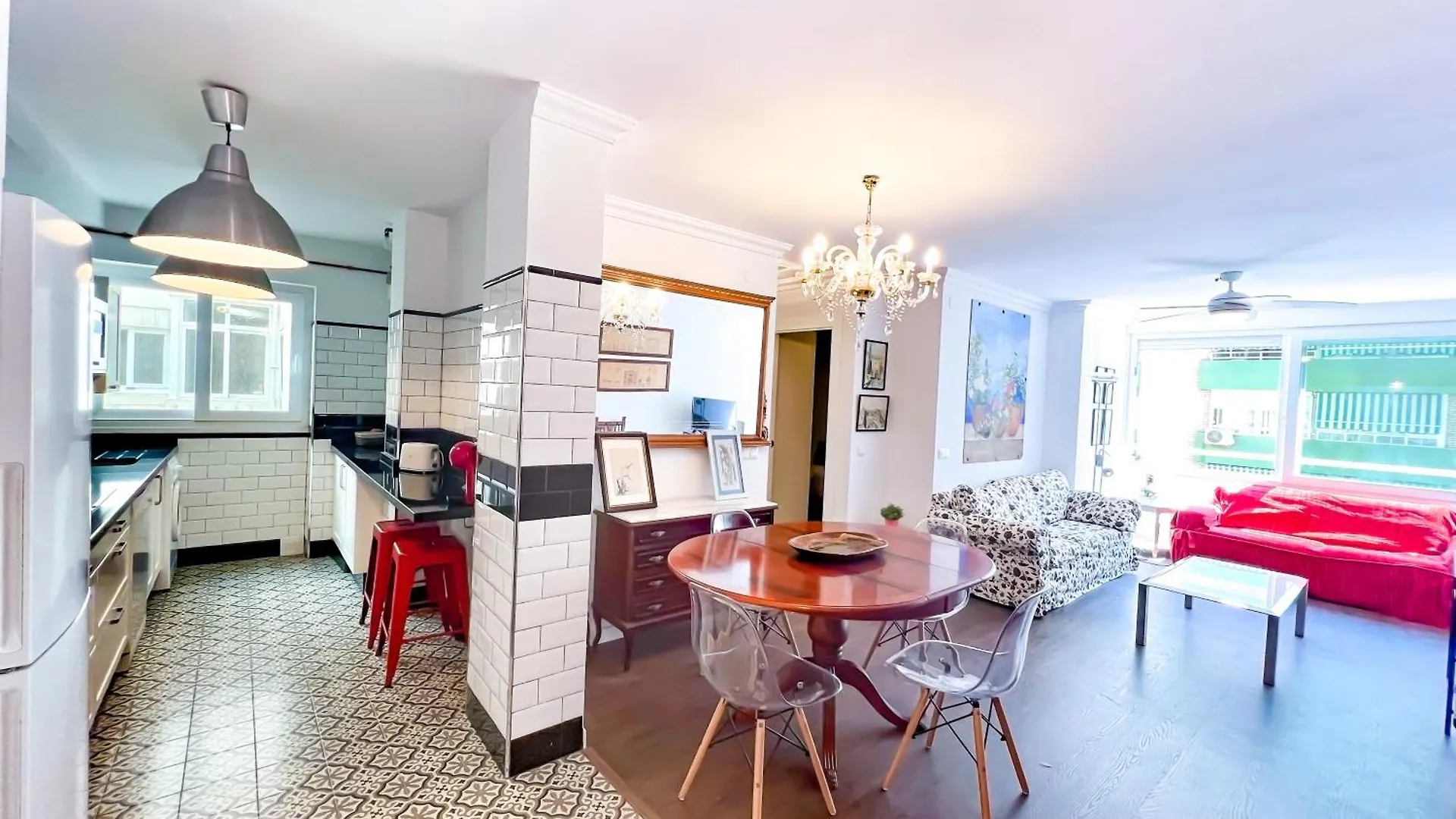 Apartment 150 M From El Palo Beach, マラガ