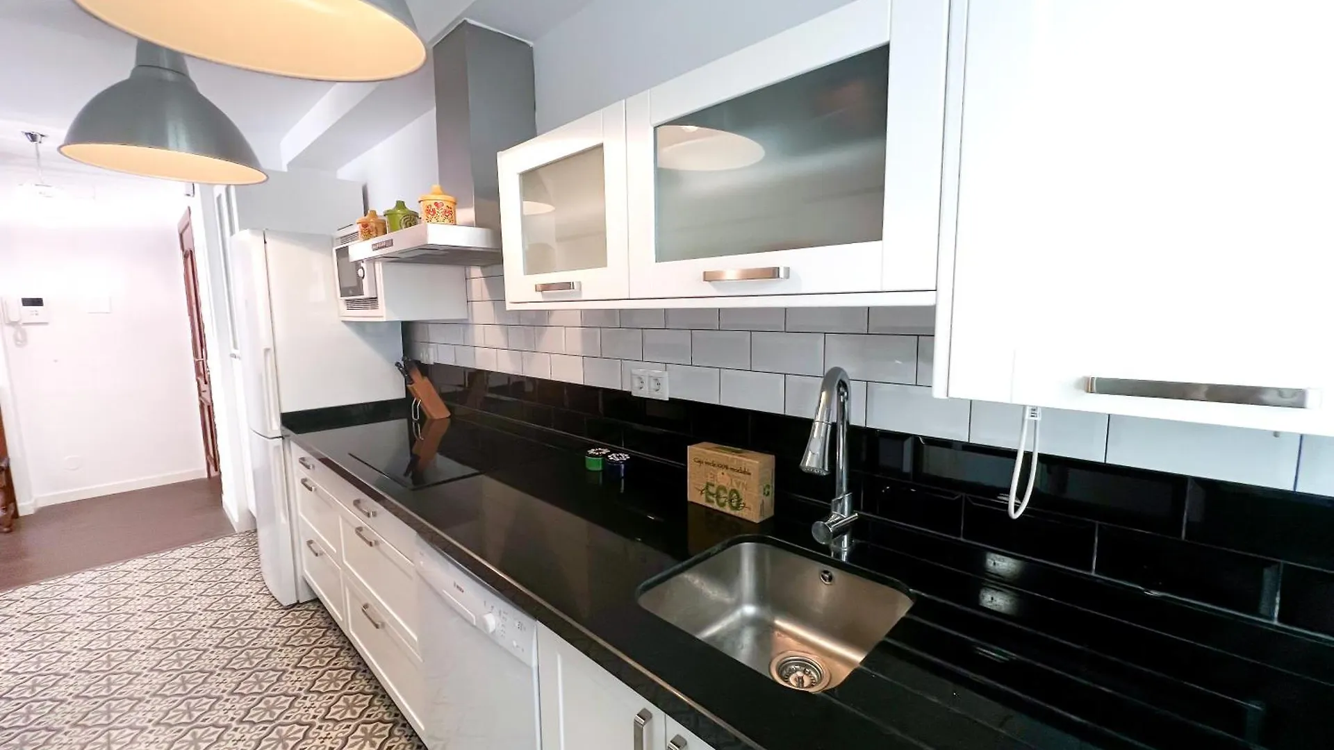 Apartment 150 M From El Palo Beach, マラガ